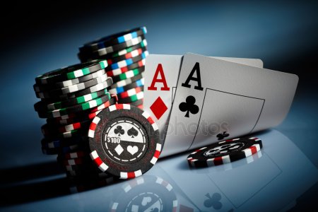 Wie man Poker in einem Casino spielt